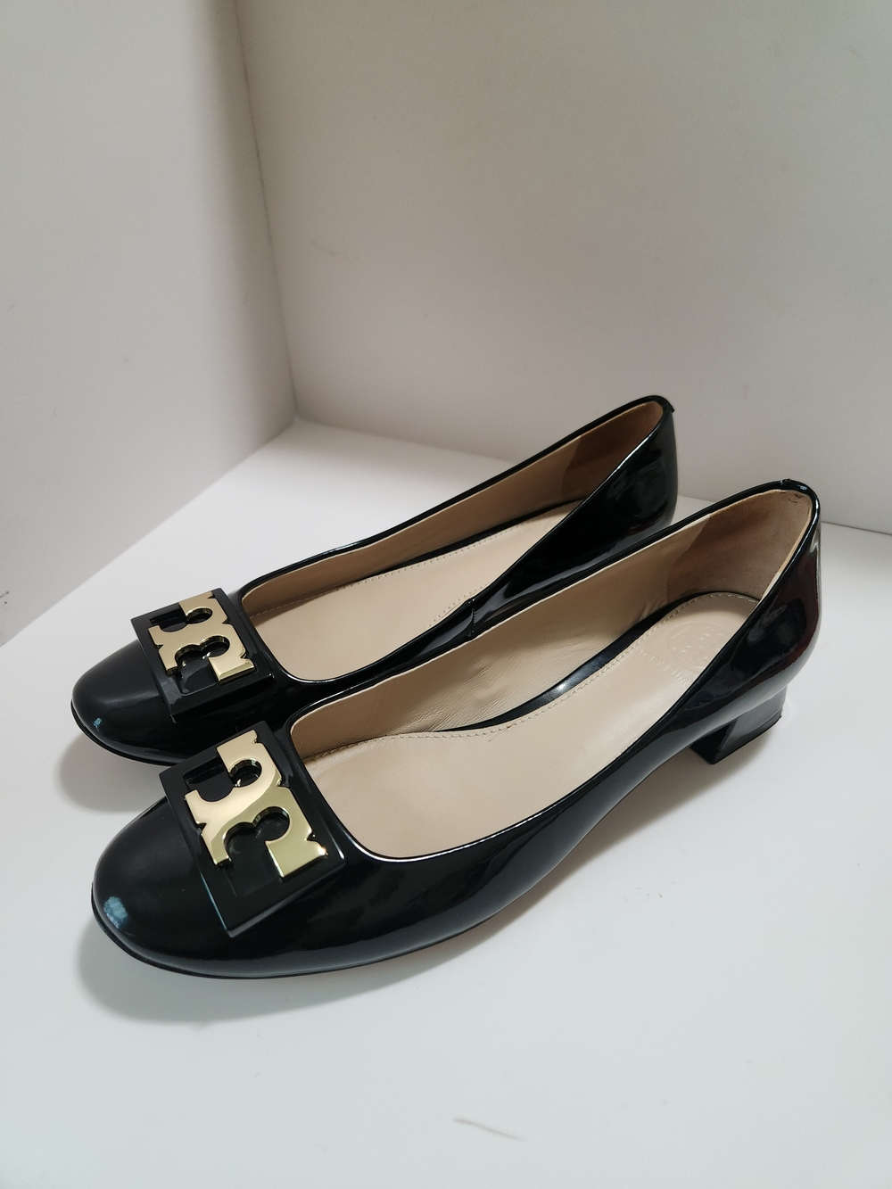 Tory Burch Black Patent Leather Pumps Low Heel with Gold Accent